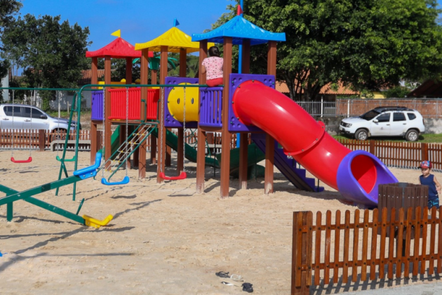 Prefeitura inaugura Praça dos Tamboretes no Ervino