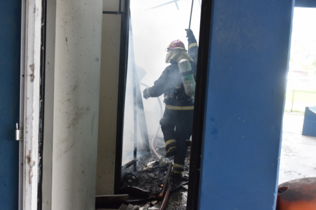 Incêndio atinge parte do terminal rodoviário no Acaraí